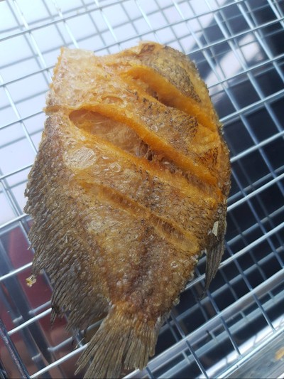 ปลาสลิดทอดทั้งตัว