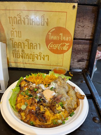 ก๋วยเตี๋ยวคั่วไก่ ไข่ออนเซ็น