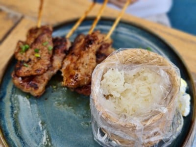 ข้าวเหนียวหมูปิ้ง