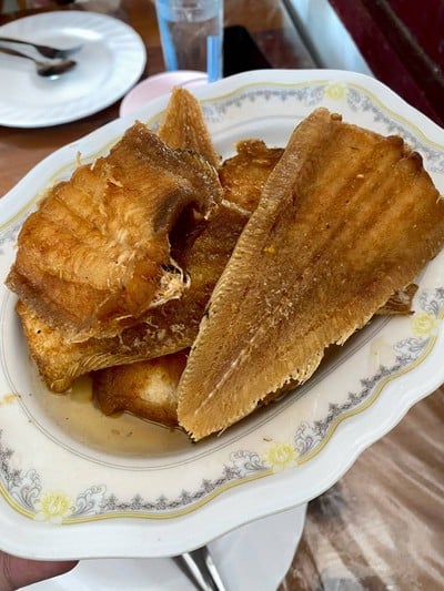 เมนูของร้าน ครัวเจ๊แมว ปากน้ำปราณ