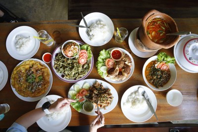 อาหาร หรือ เครื่องดื่ม