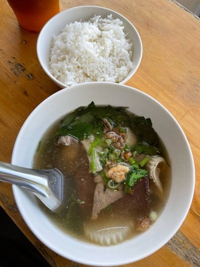 เกาเหลาเลือดหมูจิงจูฉ่าย