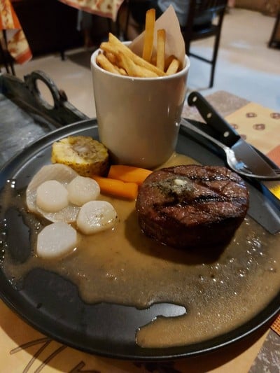 อาหาร หรือ เครื่องดื่ม