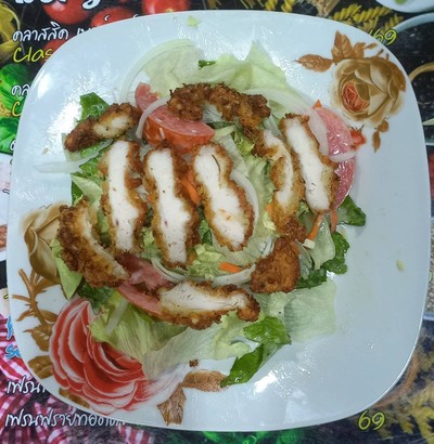 สลัดไก่ทอด