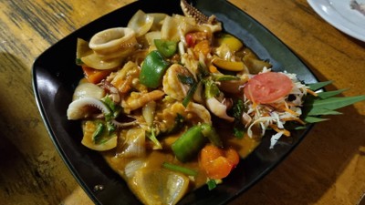 หมึก กุ้งผัดไข่เค็ม