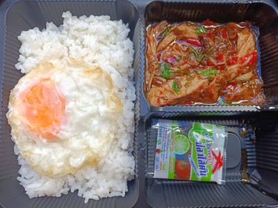 ข้าวกระเพราขาหมู