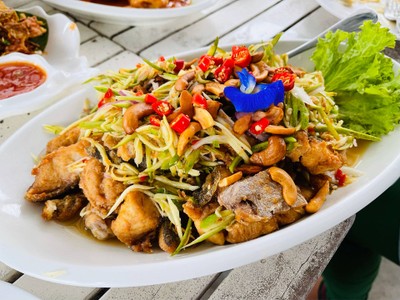 ปลาสำลียำมะม่วง