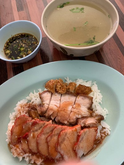 ข้าวหมูแดงหมูกรอบ