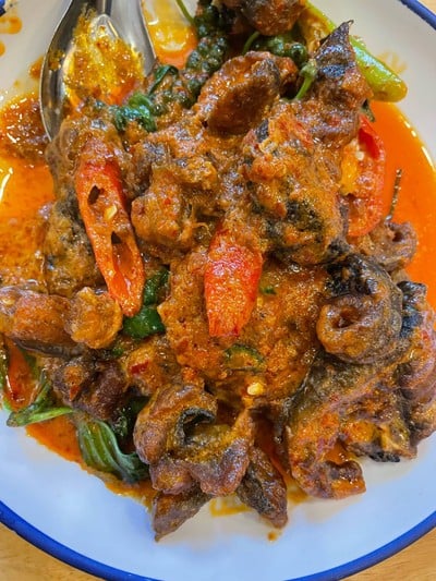 ปลาดุกผัดเผ็ด