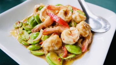 ผัดผักเหมี่ยงไข่