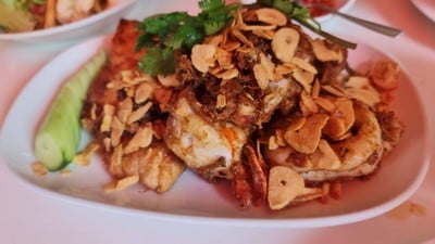 ทอดทะเลกระเทียม