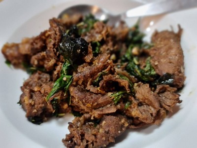 กะเพราเนื้อสไลด์