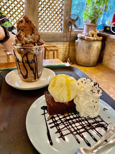 Take A Walk เตวแอ่ว