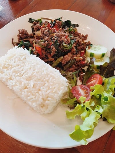 ข้าวกะเพราเนื้อ