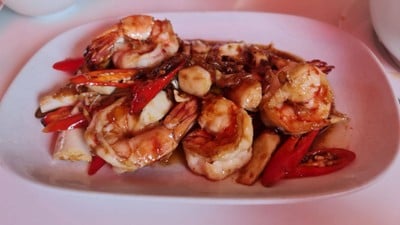 ผัดยอดมะพร้าวพริกกุ้ง