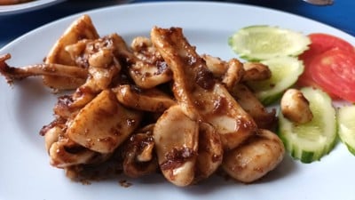 ปลาหมึกผัดกะปิ