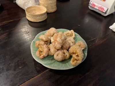 แคบหมู Kab Moo