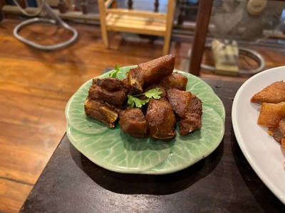 หมูทอด Moo Tord