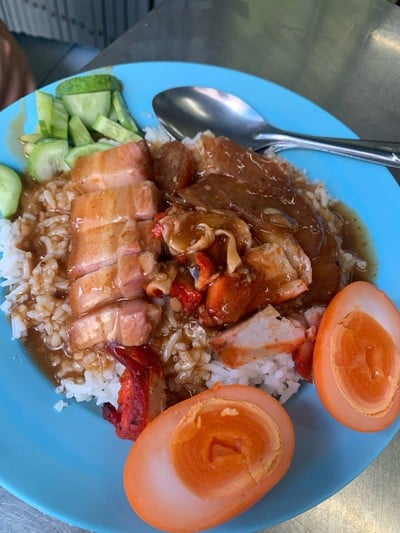 ข้าวหมูแดงสีมรกต ซอย สุกร1