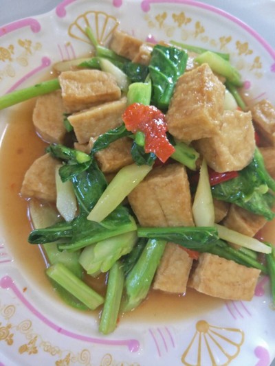 ผัดคะน้าน้ำมันหอยเต้าหู้กรอบ(กับข้าว))