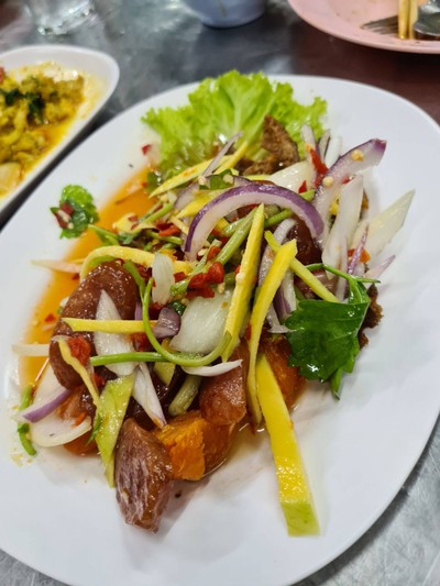 ยำปลาสลิดกุนเชียง