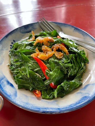 ผัดผักลิ้นห่าน