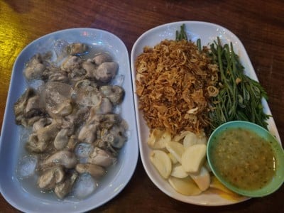 ชานชาลา พญาไท ร้านนั่งดื่มชิลล์ อาหารอร่อย ดนตรีสดไพเราะ