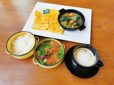 อาหาร หรือ เครื่องดื่ม