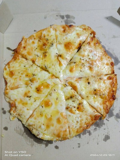 พิชซ่าชีสชิส  ชีสยืดๆ  หอมชีสสด  ถาดกลาง 8ชิ้น 129 ค่ะ กินได้ทั้งครอบครัวเลย