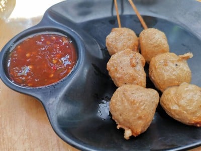 ลูกชิ้นเนื้อทอด