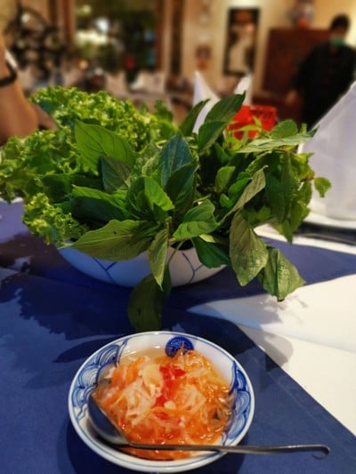 ผักสดและเครื่องเคียง