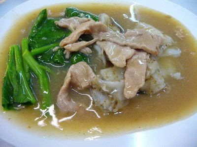 ราดหน้าหมูนุ่ม เส้นใหญ่