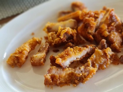 หมูสามชั้นทอดแจ่วบองเป็นลาว