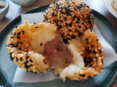 ข้าวเหนียวทอดไส้เผือก Glutinous Rice Ball with Taro