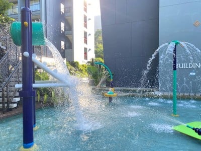 สระว่ายน้ำ/ชายหาด