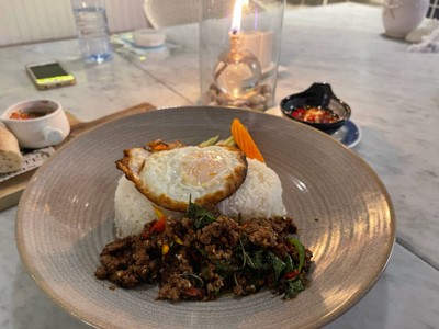 ข้าวกระเพราเนื้อ