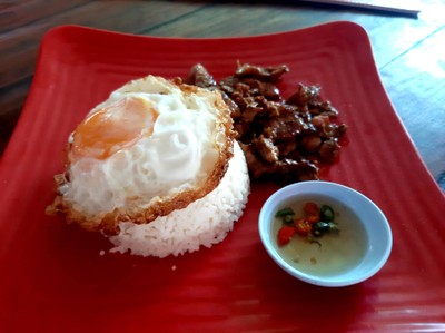 ข้าวหมูกระเทียม