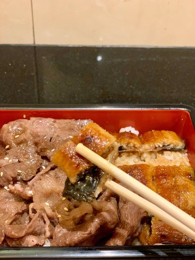 ข้าวหน้าปลาไหล และเนื้อญี่ปุ่น (100g)