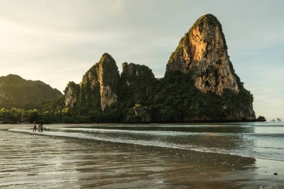 วัดใจหาความท้าทายใหม่ด้วยการปีนผา ณ ไร่เลย์ 