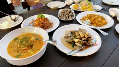 อาหาร หรือ เครื่องดื่ม