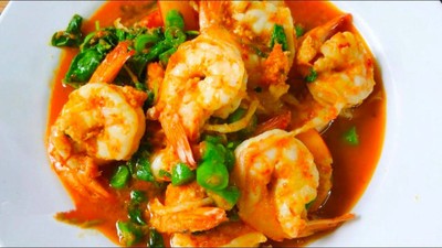 ข้าวผัดพริกแกงกุ้ง