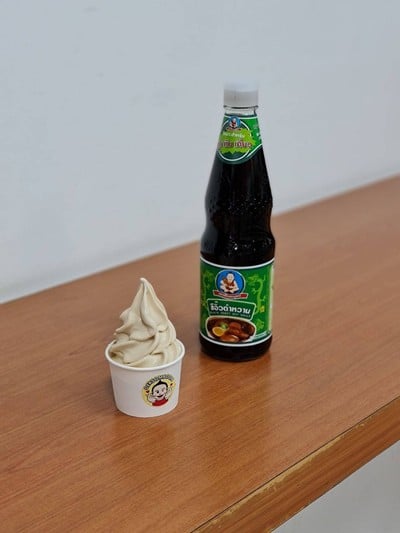 ไอศครีมซีอิ๊วดำ Black Soy Sauce
