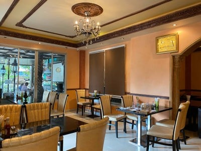 Beirut Lebanese Restaurant พร้อมพงษ์