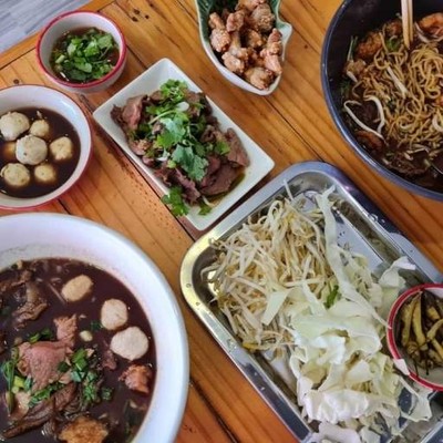 ร้านก๋วยเตี๋ยวแคปหมูยายเพ็ญสาขา 5 สาขา 5  กกส้มโฮง