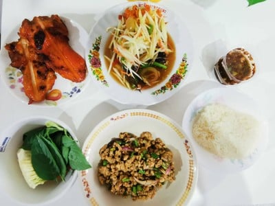 อาหาร หรือ เครื่องดื่ม