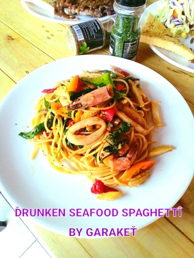 สปาเก็ตตี้ขี้เมาปลาหมึก