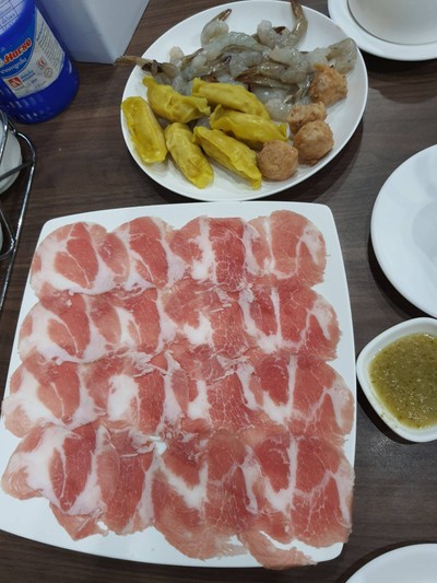 สันคอหมู เกี๊ยวกุ้ง กุ้งสด ลูกชิ้นกุ้ง