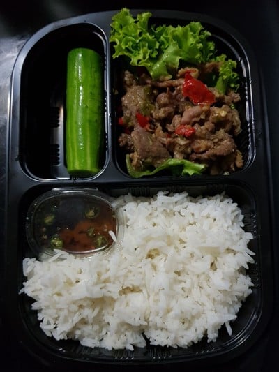 ข้าวหน้าหมูคั่วเกลือพริกสด