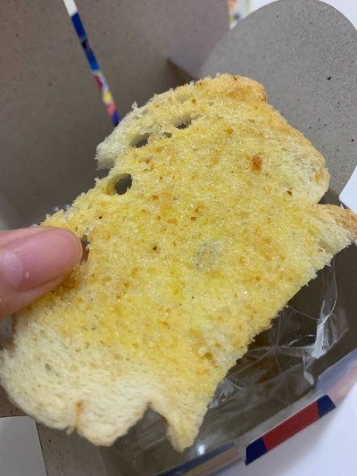 ขนมปังกรอบอบกระเทียม