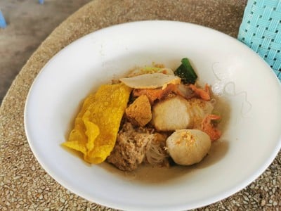เมนูของร้าน ก๋วยเตี๋ยวเรือเจ้นิด วัดรัตนชัย อยุธยา